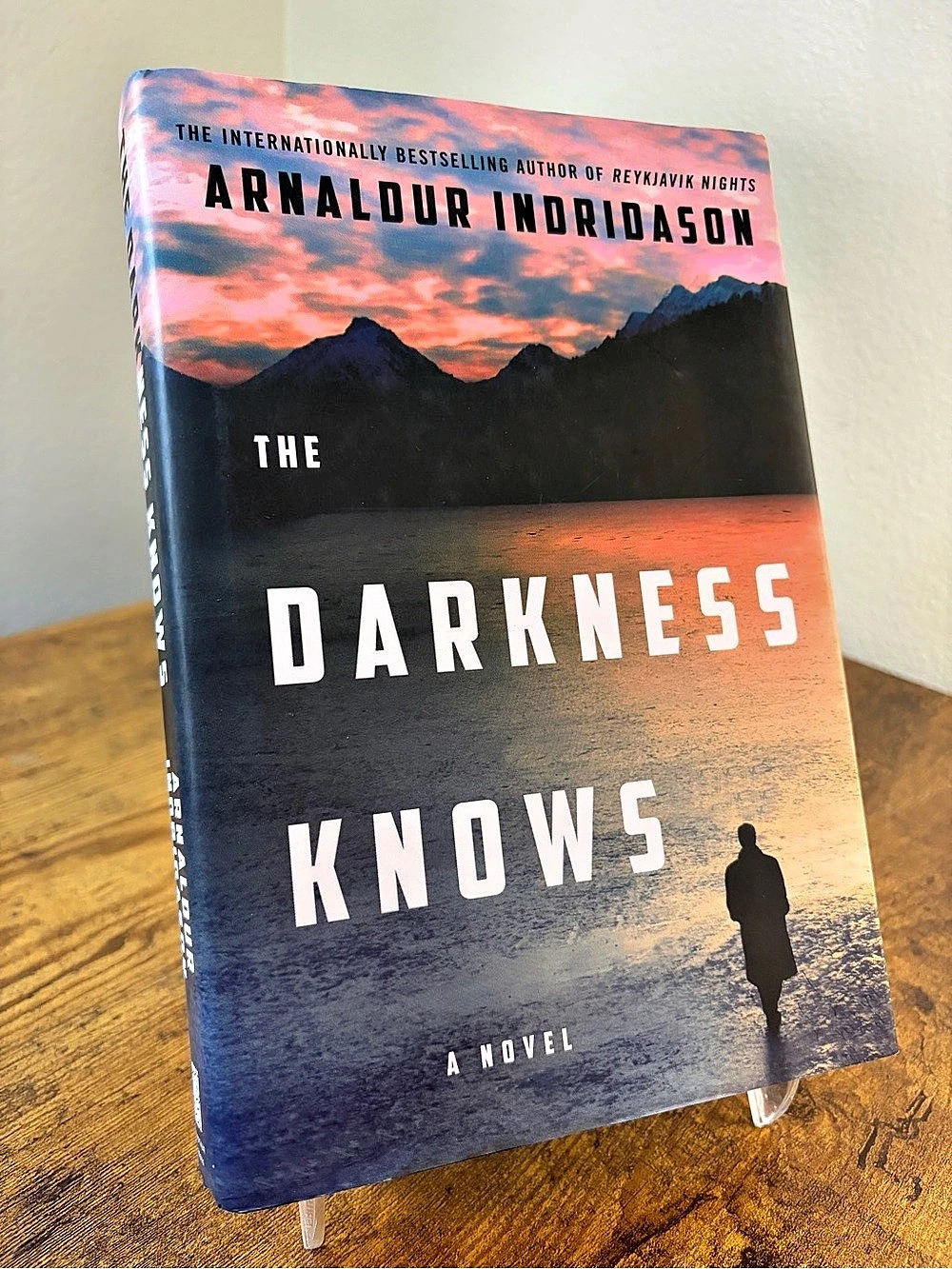 Minotaur Books The Darkness Knows by Arnaldur Indridason Hardcover Black